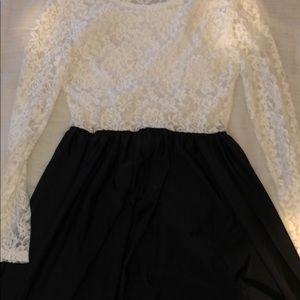 Black and white dress, comes with belt